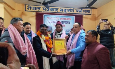 स्वर्गीय गोपाल गिरी स्मृति क्रियाशिल पत्रकारीता पुरस्कारबाट महेश दास पुरस्कृत